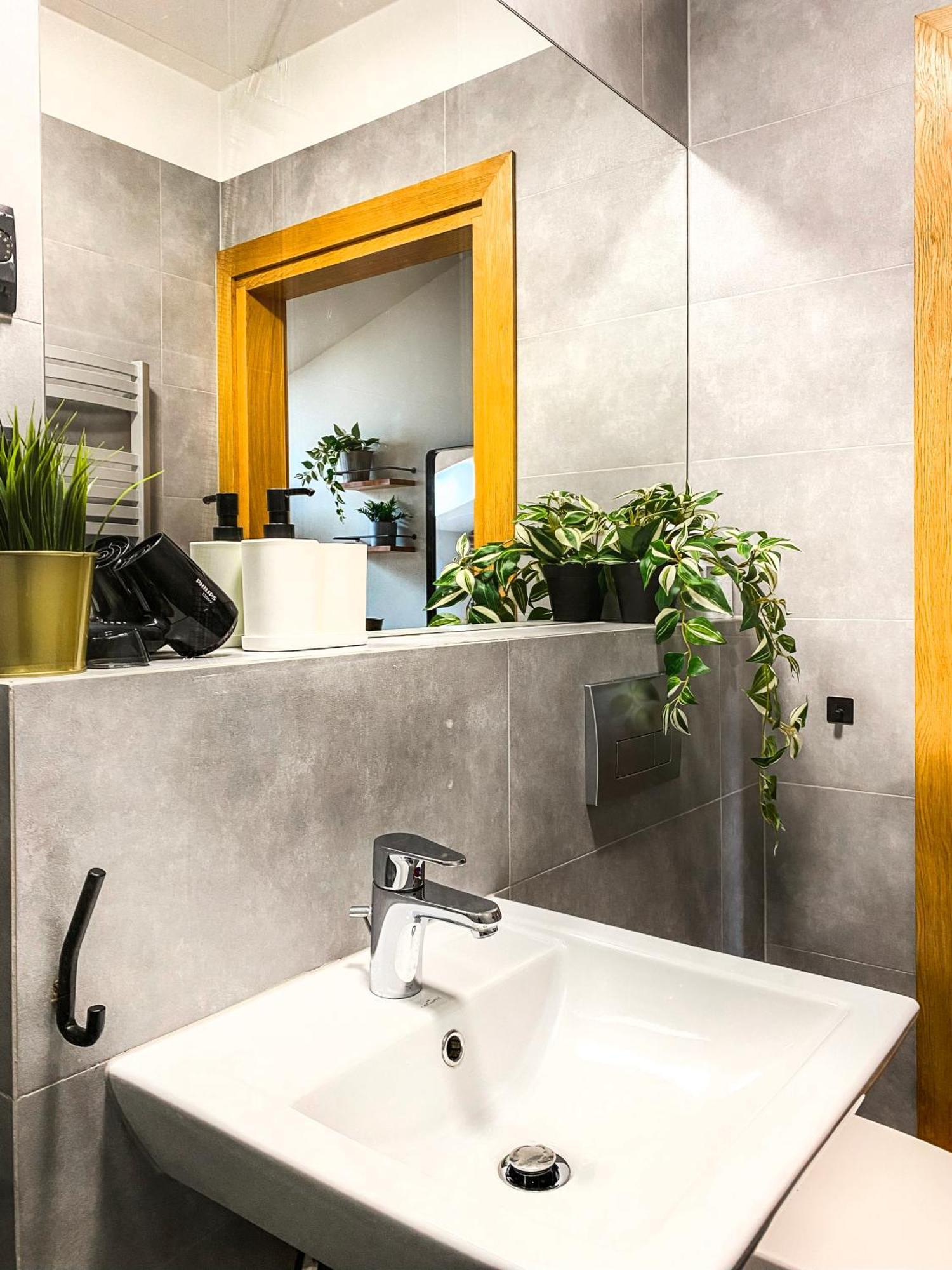 Cozy Apartment With Ac For Couples - Old Town Krasków Eksteriør bilde