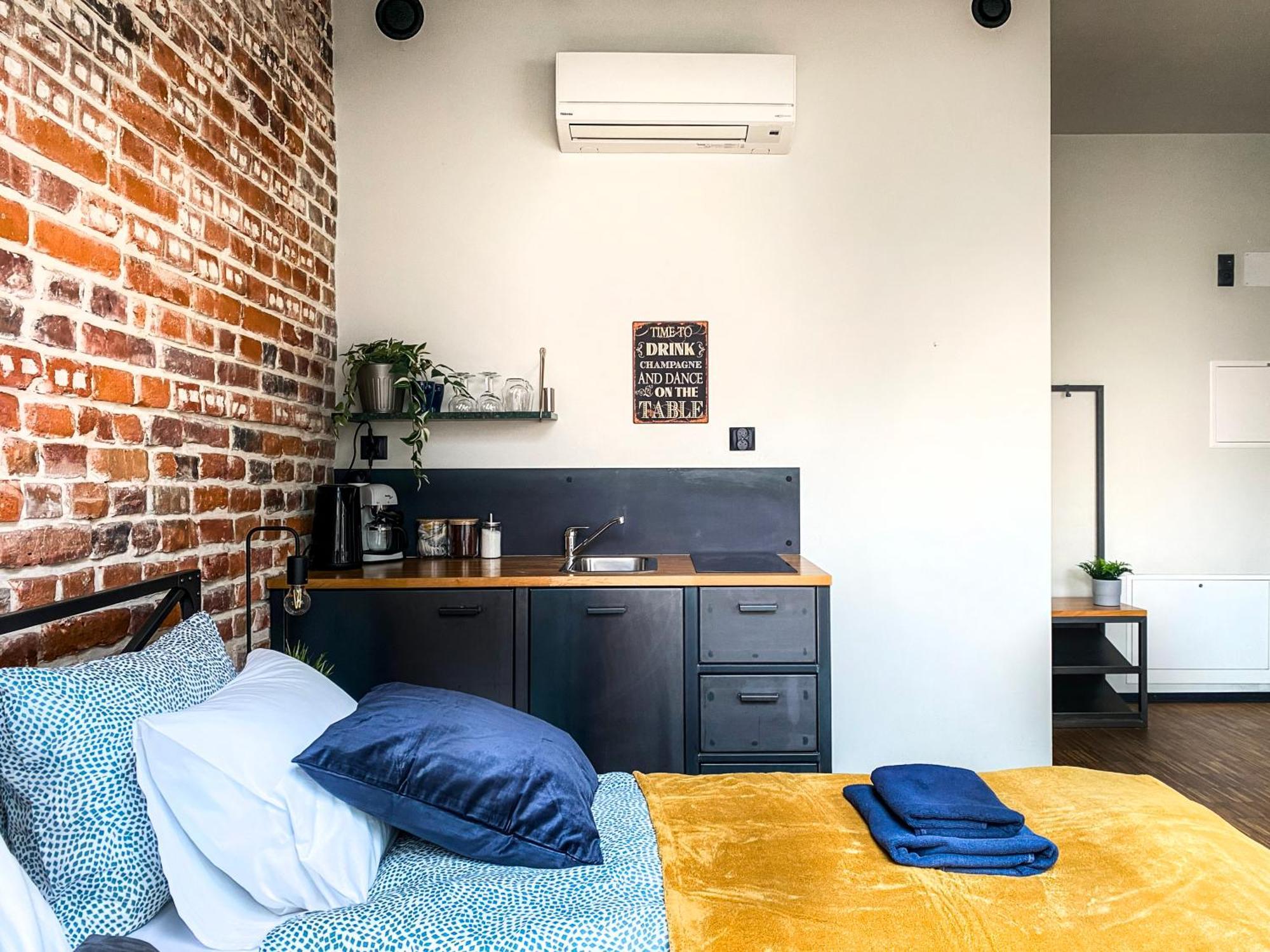Cozy Apartment With Ac For Couples - Old Town Krasków Eksteriør bilde