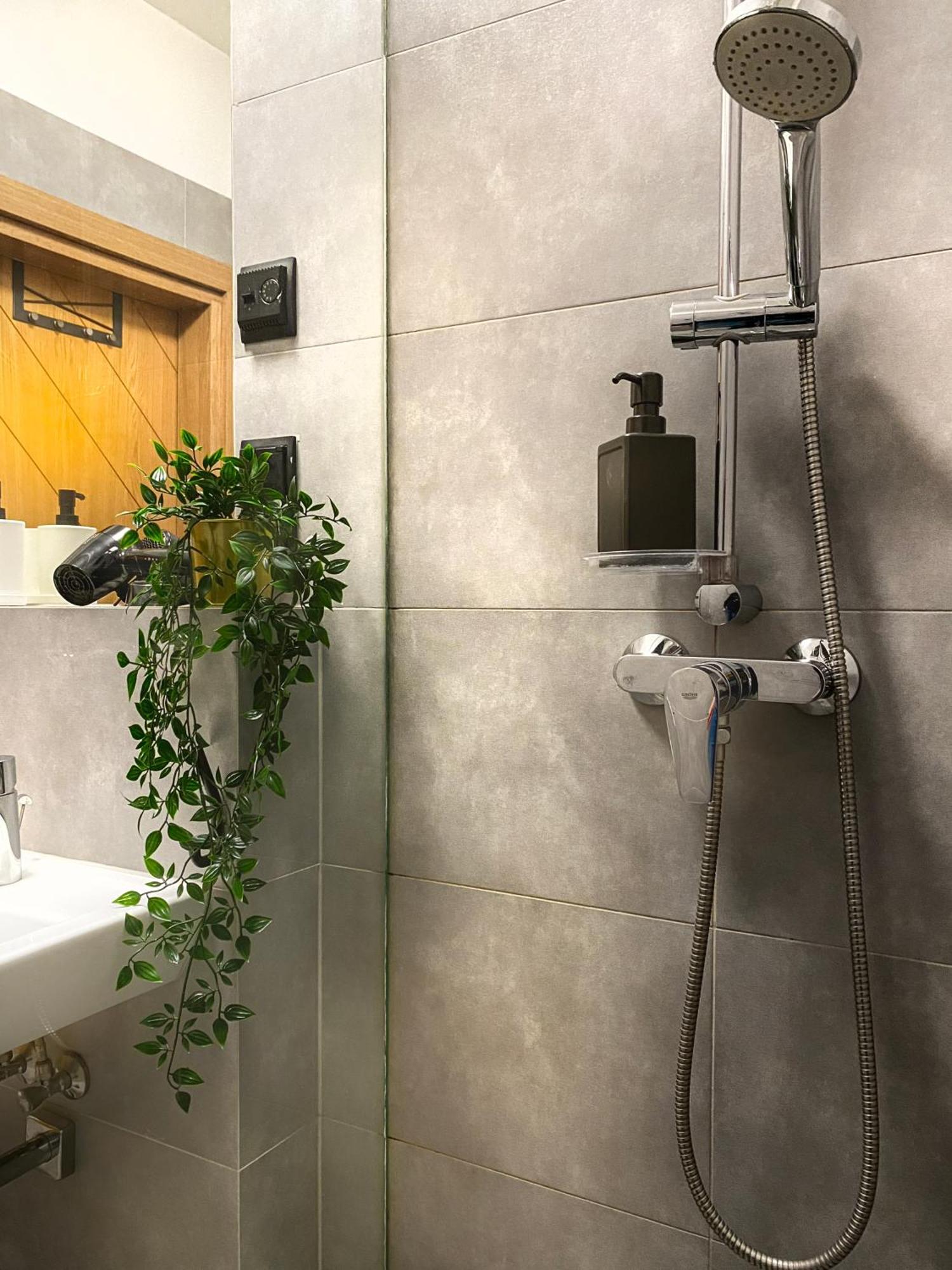Cozy Apartment With Ac For Couples - Old Town Krasków Eksteriør bilde