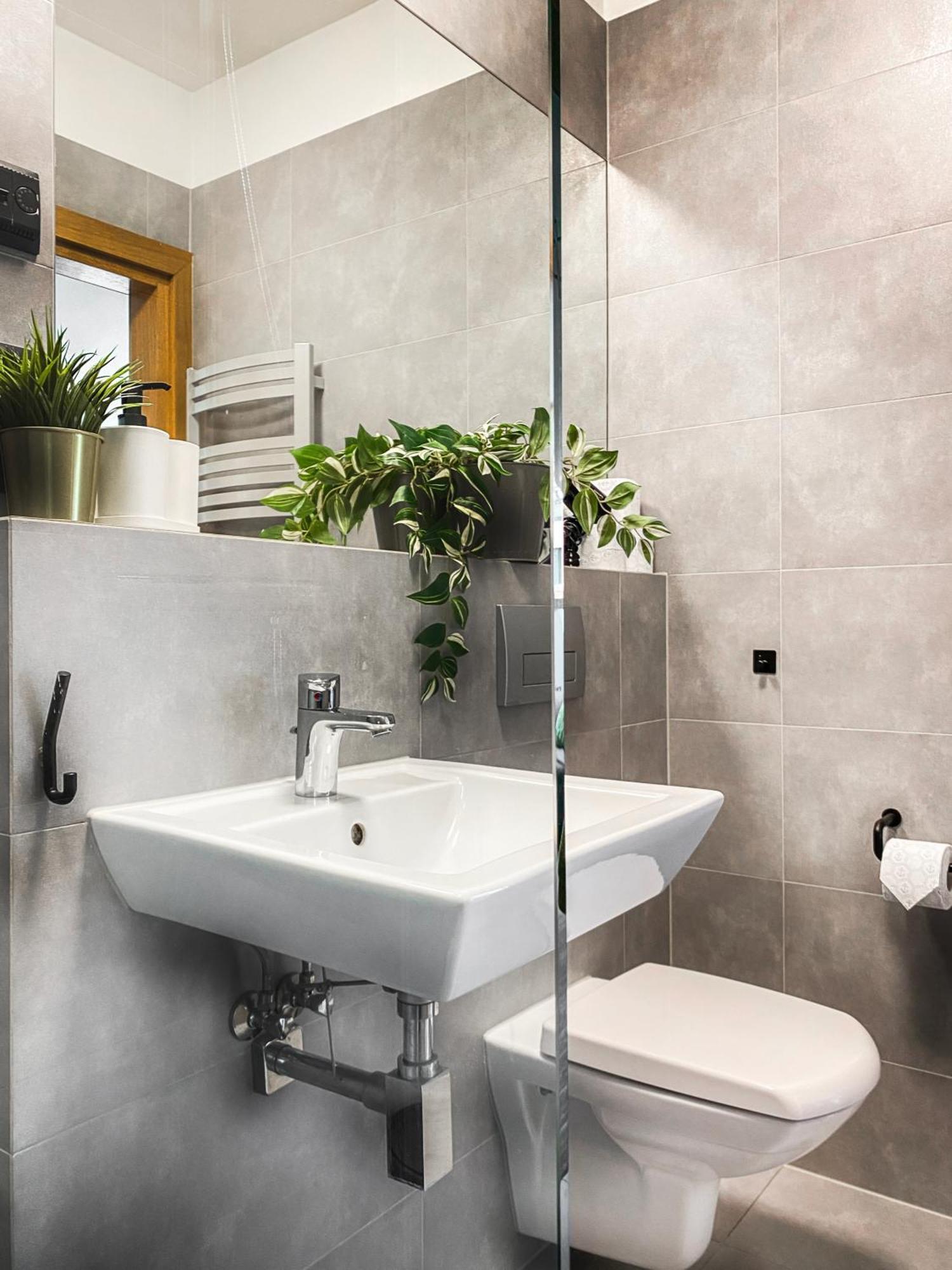 Cozy Apartment With Ac For Couples - Old Town Krasków Eksteriør bilde