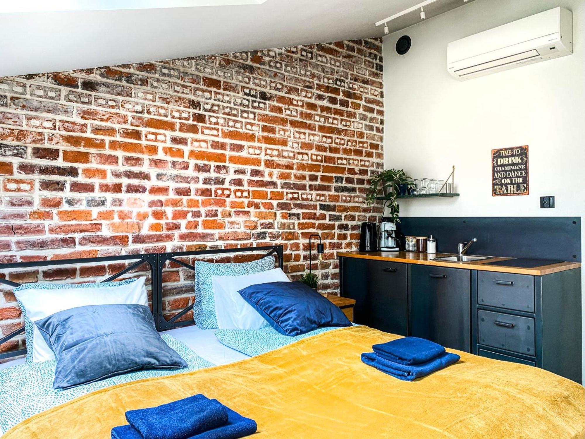Cozy Apartment With Ac For Couples - Old Town Krasków Eksteriør bilde